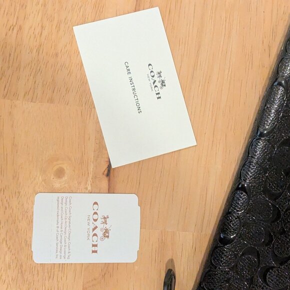 New Coach Accordion Zip Wallet w/ Signature Black Leather w/ Gold Tone Hardware - Picture 9 of 10